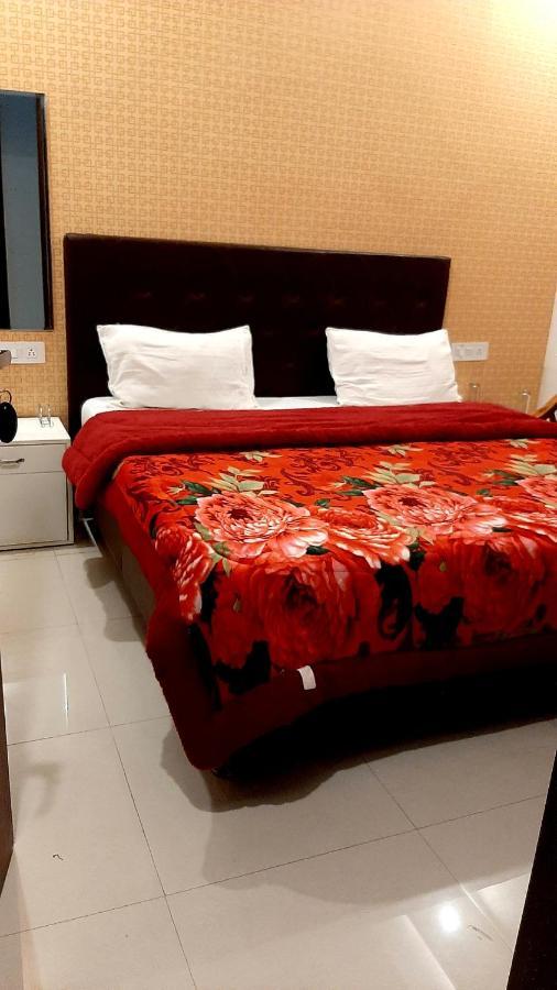 Hotel Hollywood Zirakpur Εξωτερικό φωτογραφία