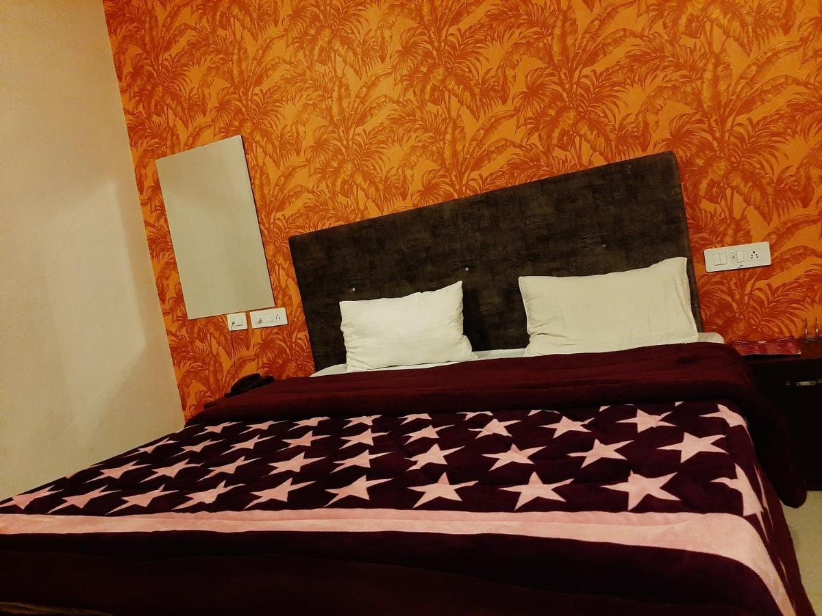 Hotel Hollywood Zirakpur Εξωτερικό φωτογραφία