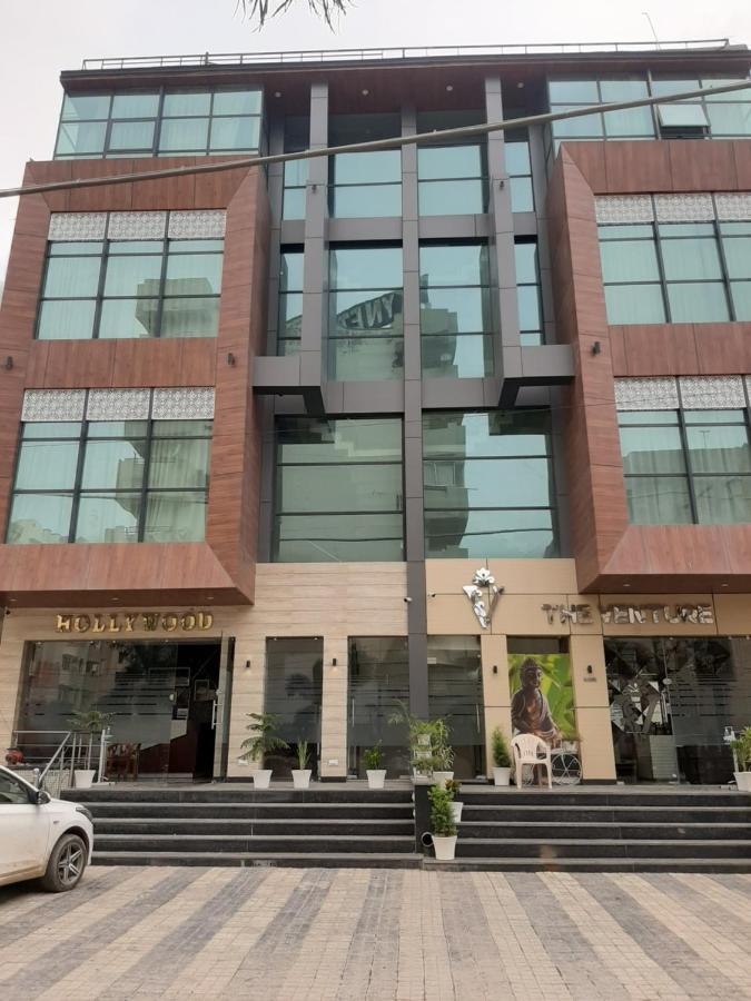 Hotel Hollywood Zirakpur Εξωτερικό φωτογραφία
