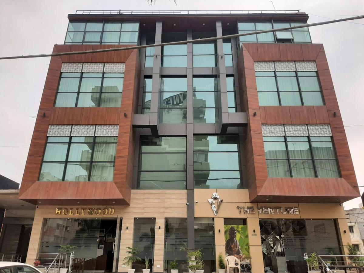 Hotel Hollywood Zirakpur Εξωτερικό φωτογραφία