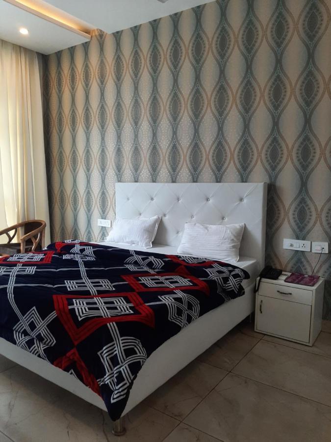 Hotel Hollywood Zirakpur Εξωτερικό φωτογραφία