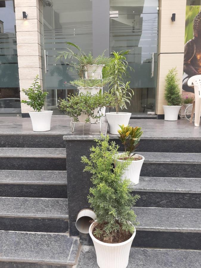 Hotel Hollywood Zirakpur Εξωτερικό φωτογραφία