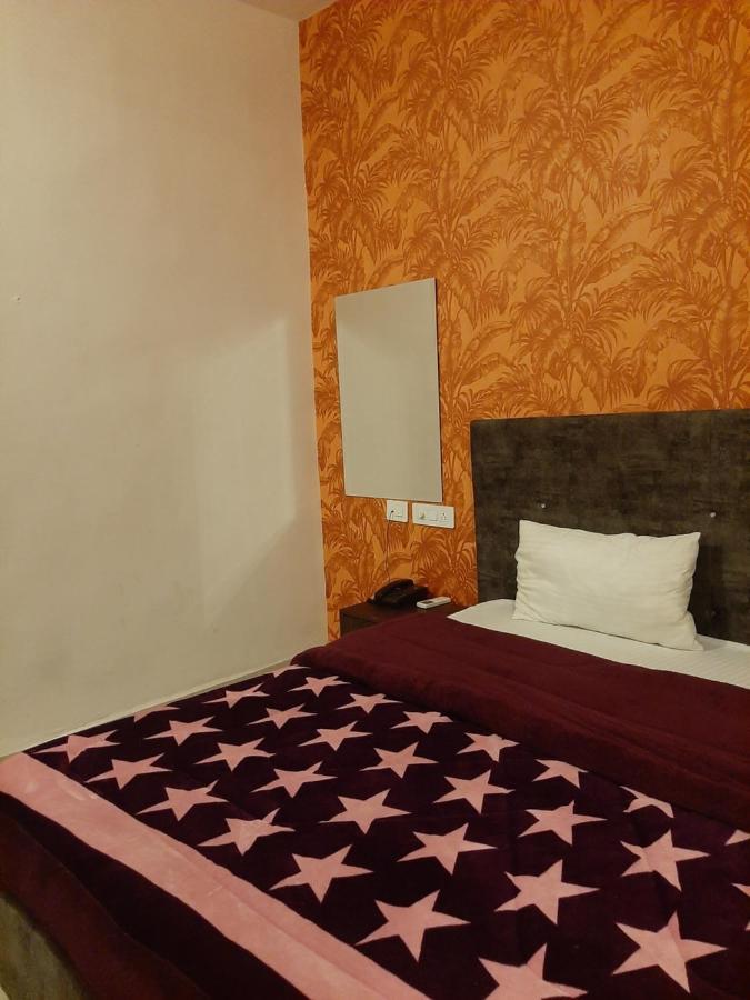 Hotel Hollywood Zirakpur Εξωτερικό φωτογραφία