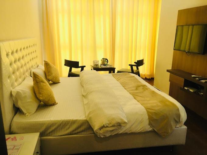 Hotel Hollywood Zirakpur Εξωτερικό φωτογραφία